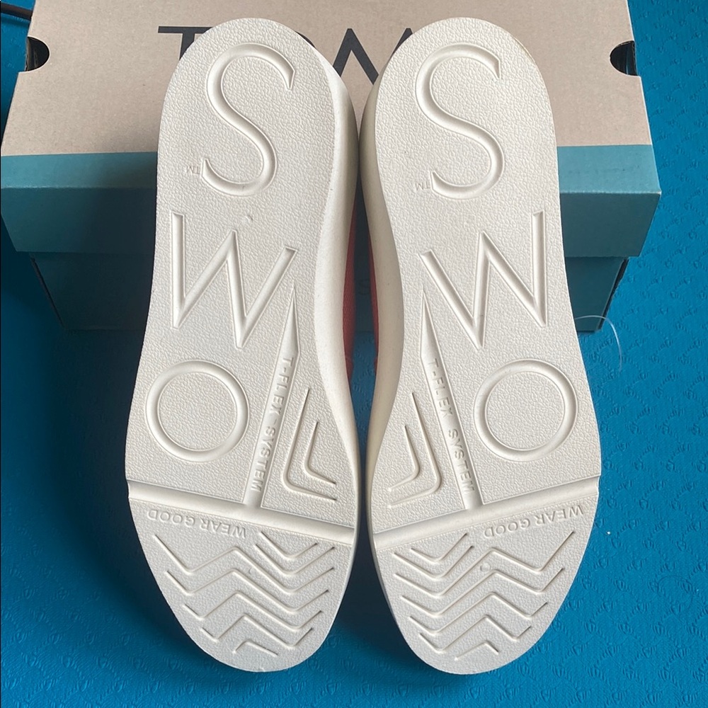 Toms Pink Canvas Sneakers with Elastic Gores - Picture 5 of 5